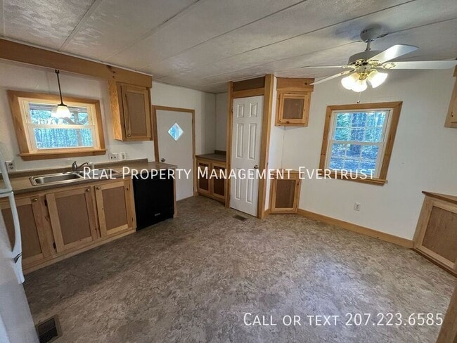 Building Photo - 689 Oak Hill Rd