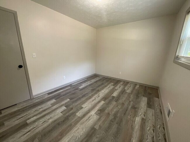 Building Photo - 2356 Clifton Springs Manor