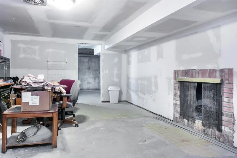 Building Photo - 2413 Brentwood Pkwy