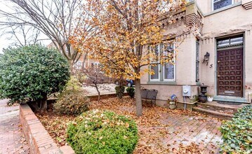 Building Photo - Classic Capitol End-Unit Hill Rowhome