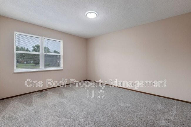 Building Photo - 701 Linwood Dr