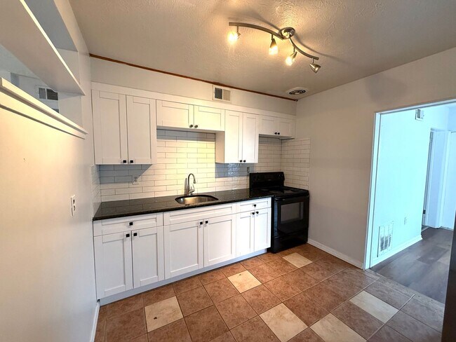 Building Photo - 3310 New England St