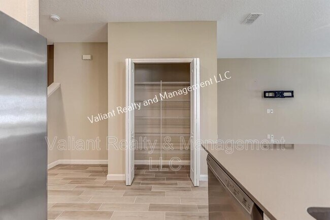 Building Photo - 1325 Salt Ridge Ave