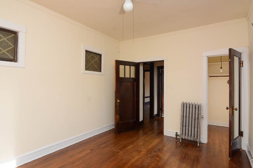 Building Photo - 2428 N Sawyer Ave