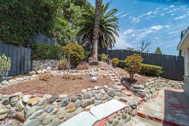 Building Photo - 4978 N Maywood Ave