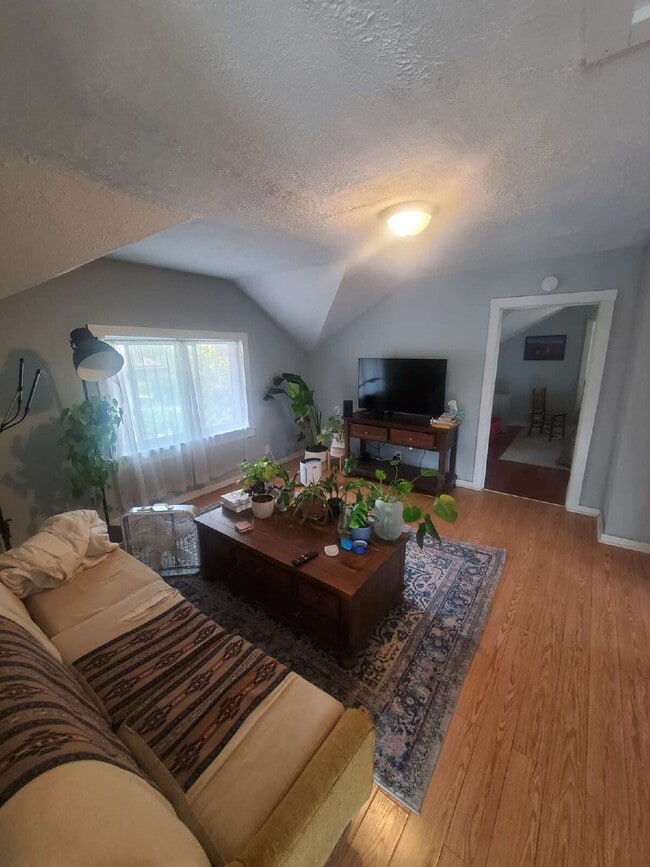 Primary Photo - 2532 N Dousman St