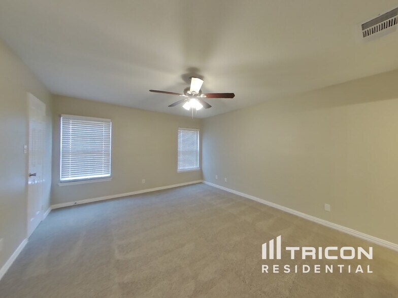 Building Photo - 496 Justice Dr