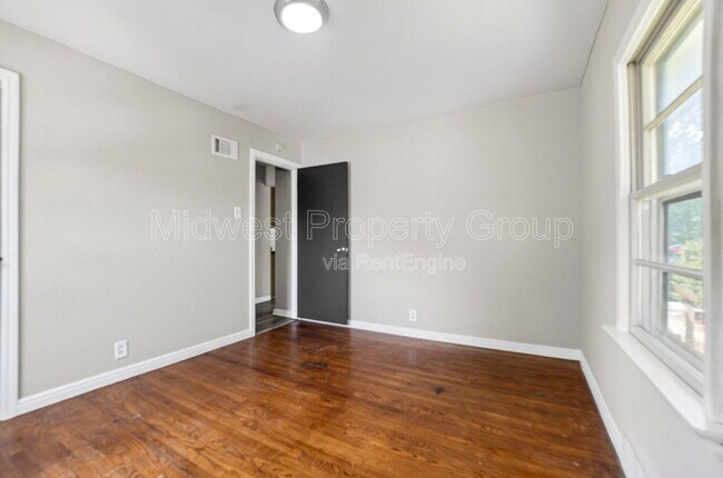 Building Photo - 10027 Lilac Ave