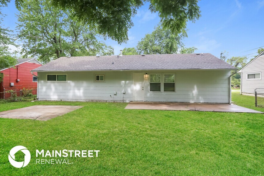 Building Photo - 10903 Bennington Ave