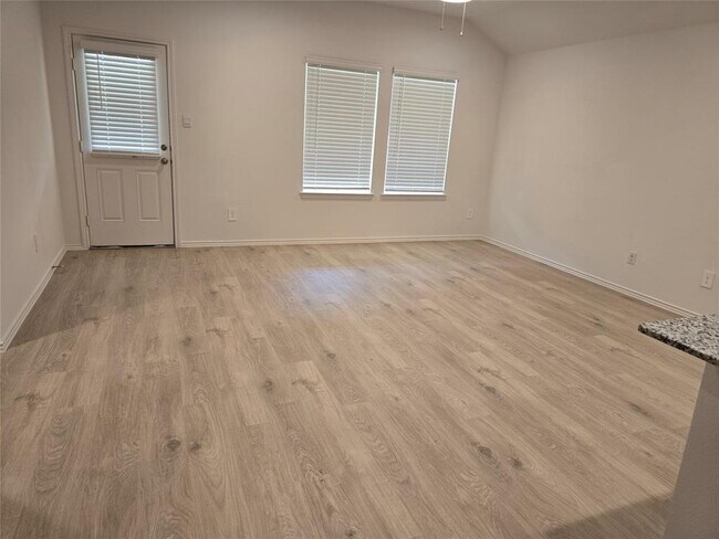 Building Photo - 5014 Cheery Cove Dr