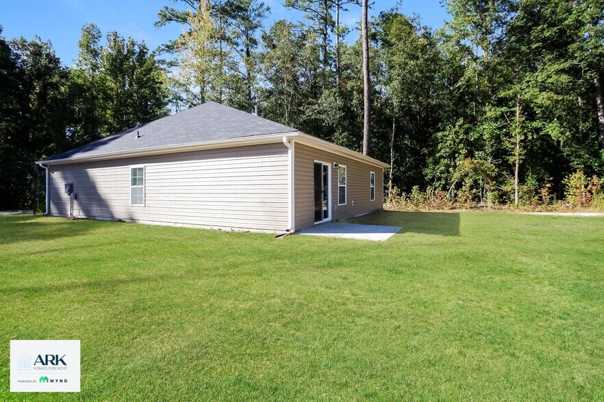 Building Photo - 1307 Lakeshore Dr
