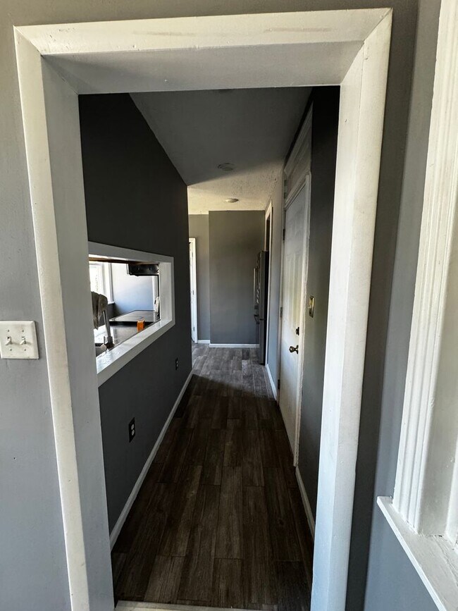 Building Photo - 2 Bedroom, 1st Floor Apartment