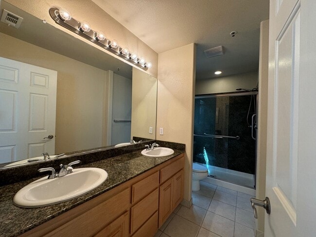 Building Photo - Newly available Stunning 2 Bedroom home fo...
