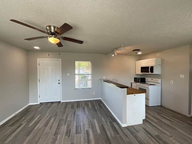 Building Photo - 2319 Observation Dr