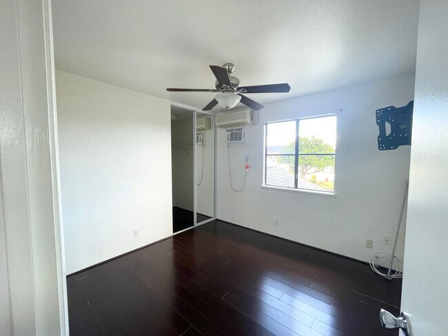 Building Photo - Move In Ready- 4 Bd, 3 Ba- Available Now i...