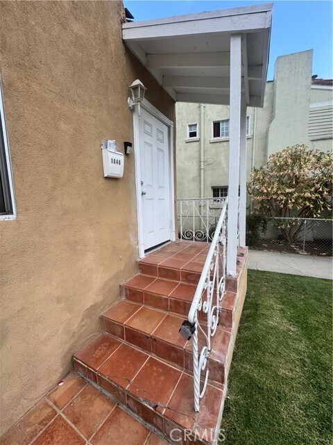 Building Photo - 1046 S Citrus Ave