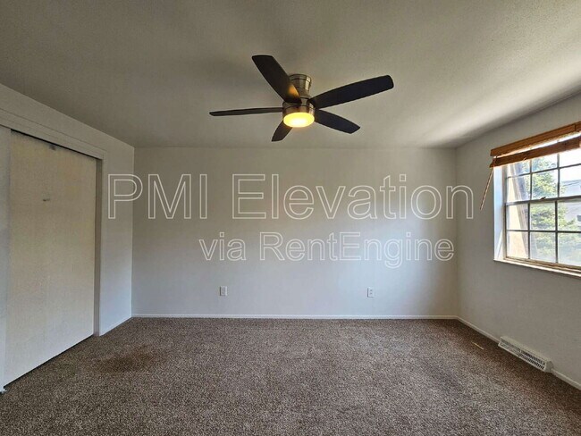 Building Photo - 6824 S Willow St
