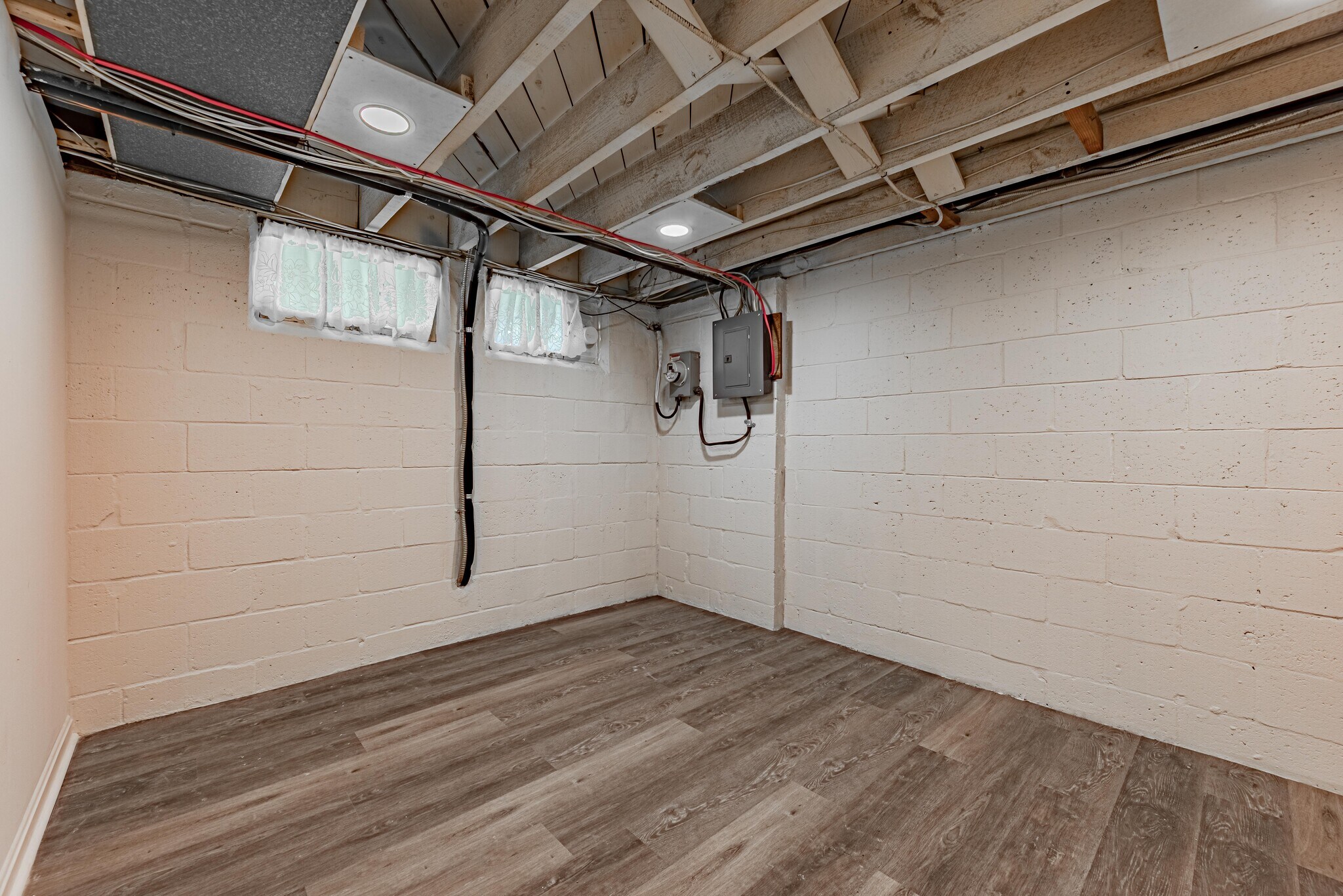 Building Photo - 1565 Dellsway Rd