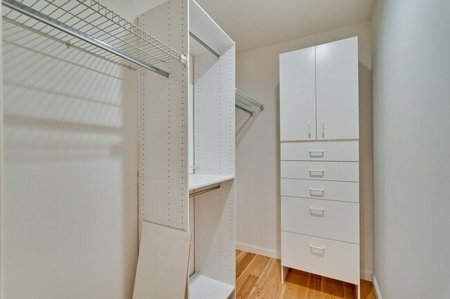 Building Photo - Bright and Spacious 3 Bed 2 Bath Single Fa...