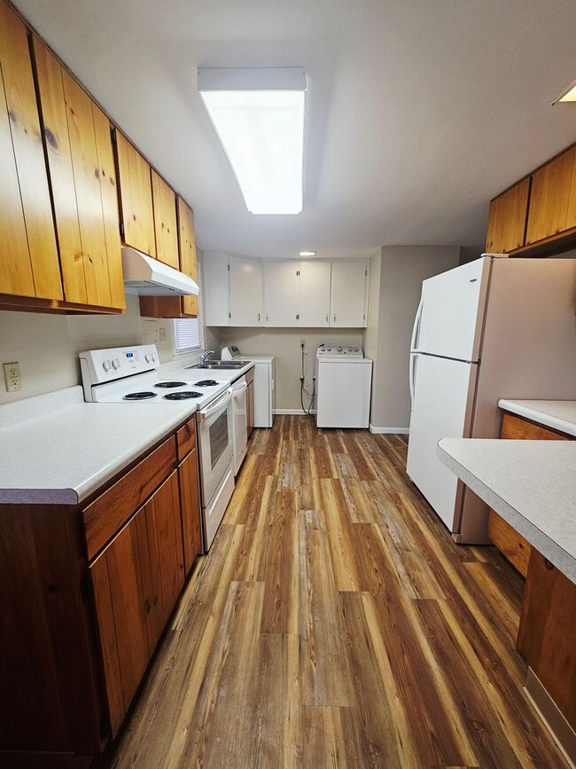 Building Photo - 3 BED | 1 BATH | SINGLE GARAGE | WEST RAPID