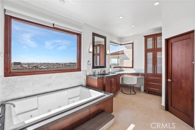 Building Photo - 2907 Cliff Dr