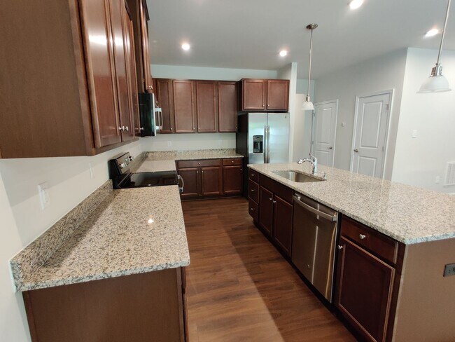 Building Photo - 3 Bedroom condo near major roadways