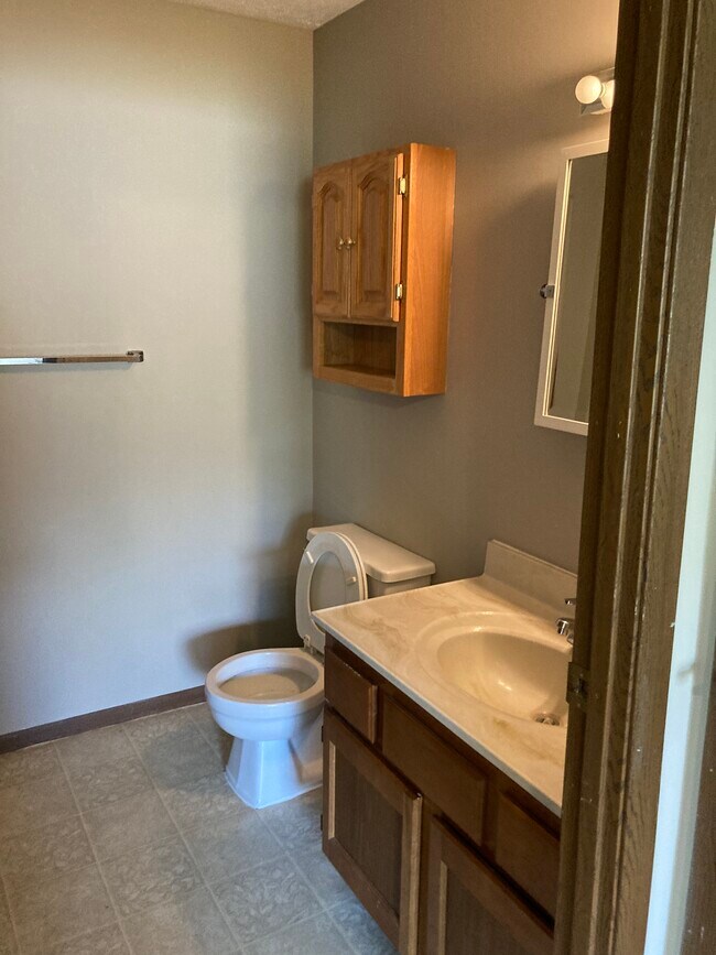 Building Photo - 7213 Creekview Dr