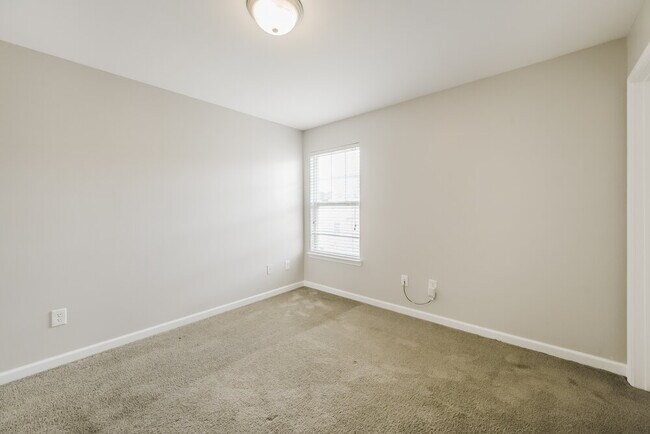 Building Photo - 8035 Logan Dr