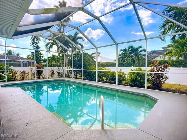 Building Photo - 4930 SW 25th Ct