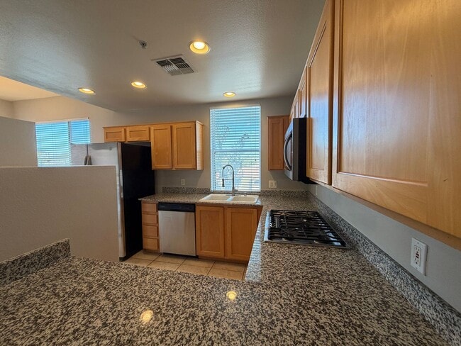 Building Photo - Terrific 2-Bedroom Condo in Guard gated community