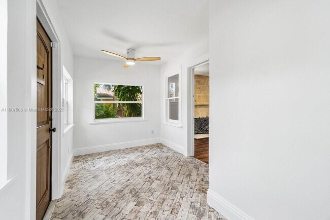 Building Photo - 416 S L St