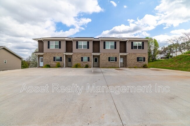 Building Photo - 910 Warrior Hill Dr