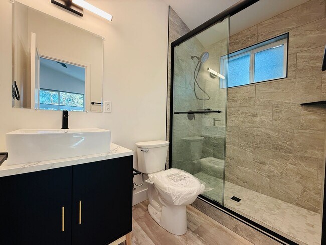 Building Photo - 1084 Dedi Ave