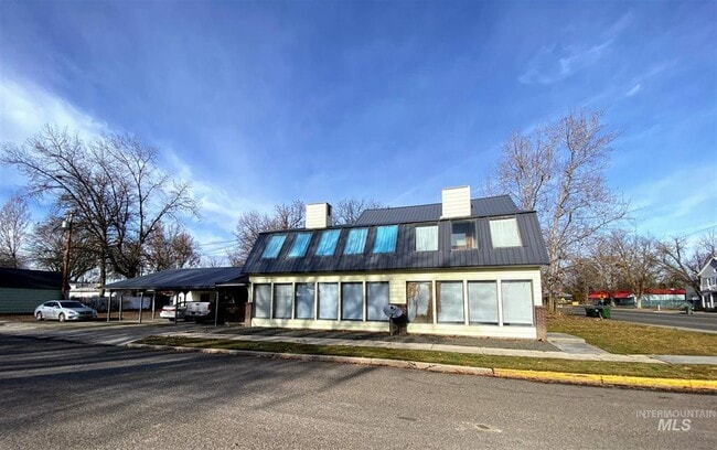 Building Photo - 603 N 6th St