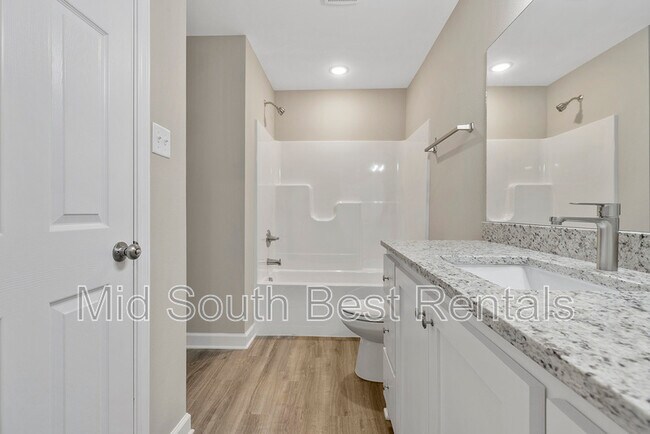 Building Photo - 508 Reba Ln