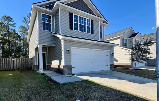 Building Photo - AVAILABLE EARLY APRIL 2026! (Pet Friendly)