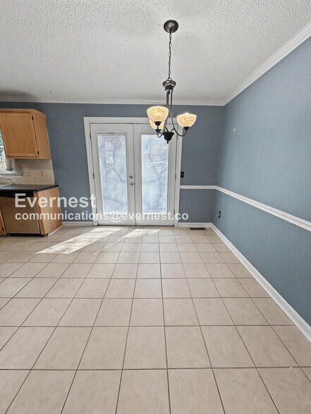 Building Photo - 2217 Briar Glen Rd