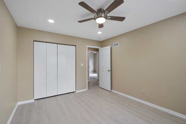Building Photo - 1356 Larchmont Dr