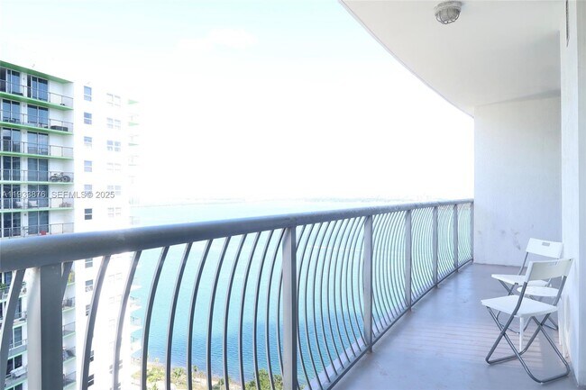 Building Photo - 1750 N Bayshore Dr