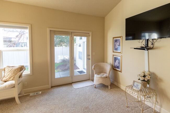 Building Photo - 2412 S Marypost Ave