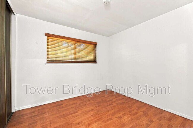 Building Photo - 3414 6th Ave