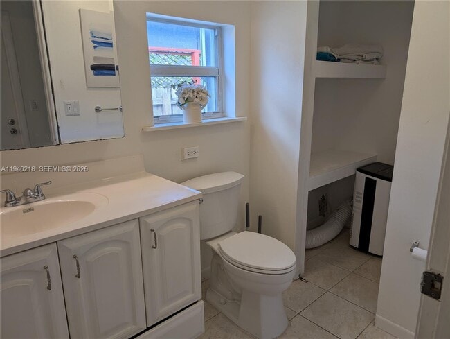 Building Photo - 311 SW 2nd Ave