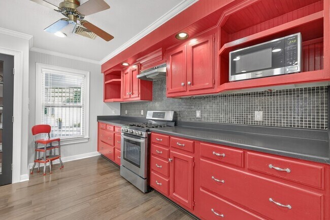 Building Photo - 3215 Arthur Dr