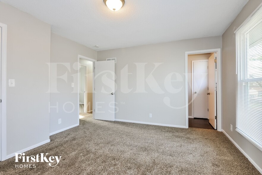 Building Photo - 37 Westbrook Dr