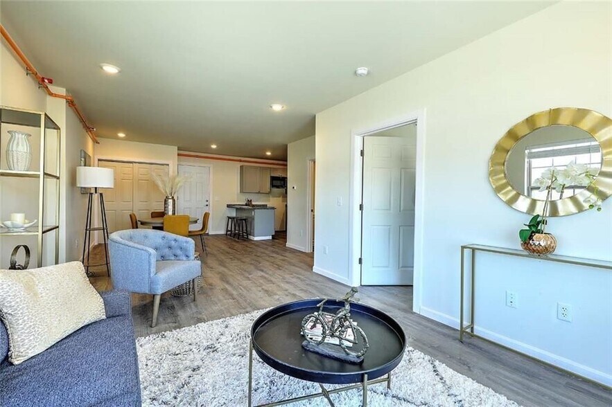 Building Photo - 327 Pine St