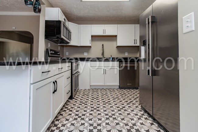 Building Photo - Completely Remodeled! 3 Bedroom / 3 Bathro...