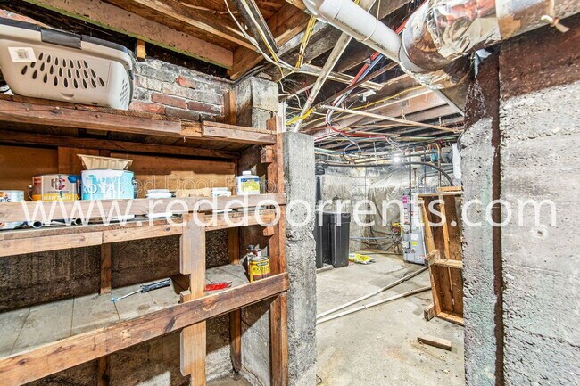 Building Photo - 2028 Hoyt Ave