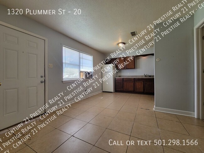 Building Photo - 1320 Plummer Street Apt 20