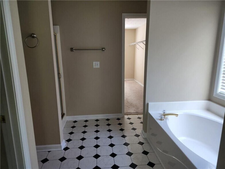 Building Photo - 2350 Kirkstone Dr