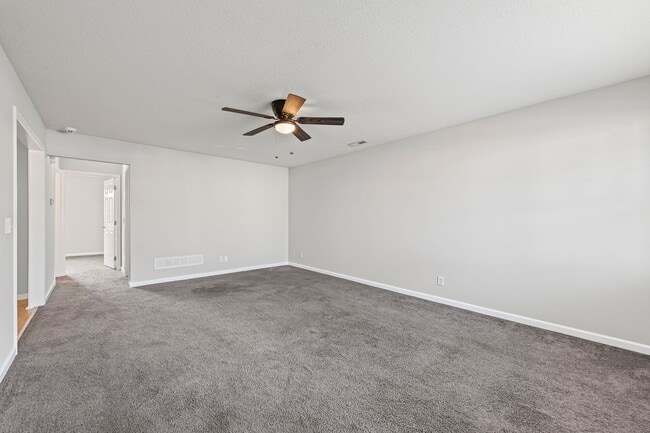 Building Photo - Cute Two Bedroom Home